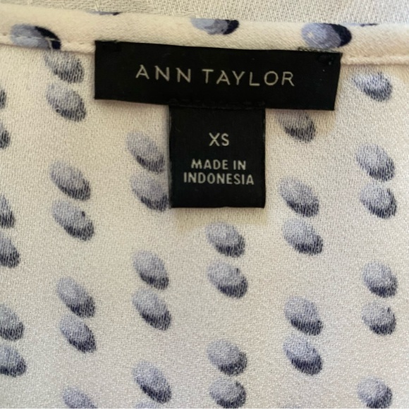 Ann Taylor cold shoulder dress blouse size XS. Beautiful blue/white dot - Picture 7 of 9